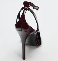 עקבים מבריקים עם שפיץ ורצועת קרסול דגם רונה