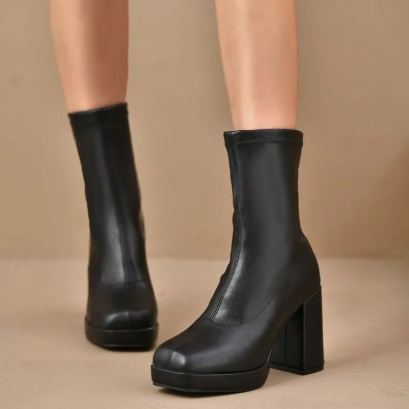 מגפי עקב גובה אמצע