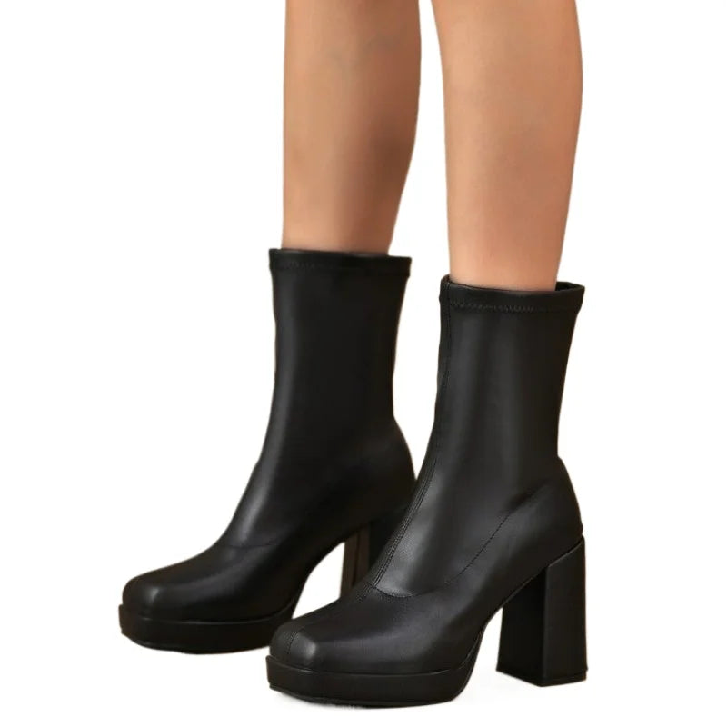 מגפי עקב גובה אמצע