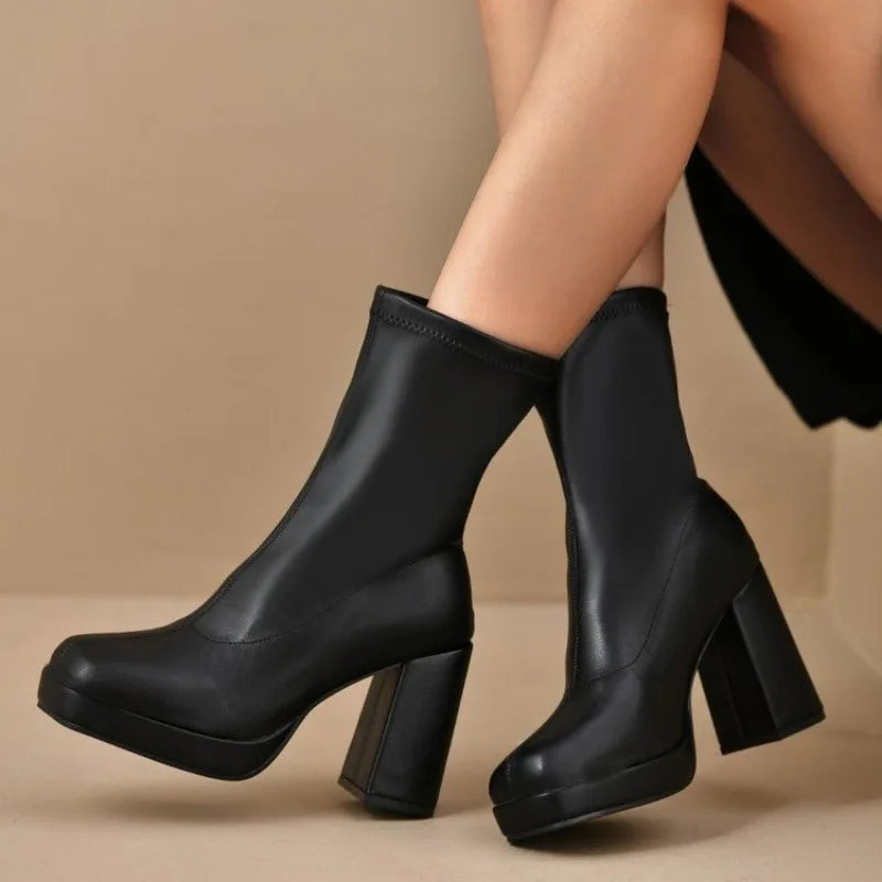 מגפי עקב גובה אמצע